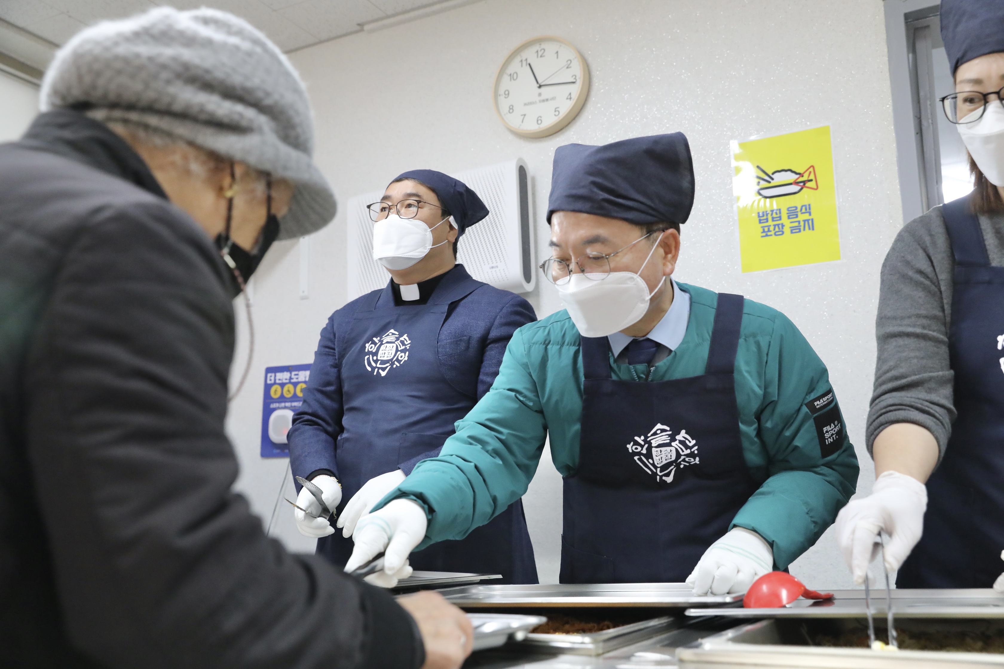 무료급식 배식 봉사