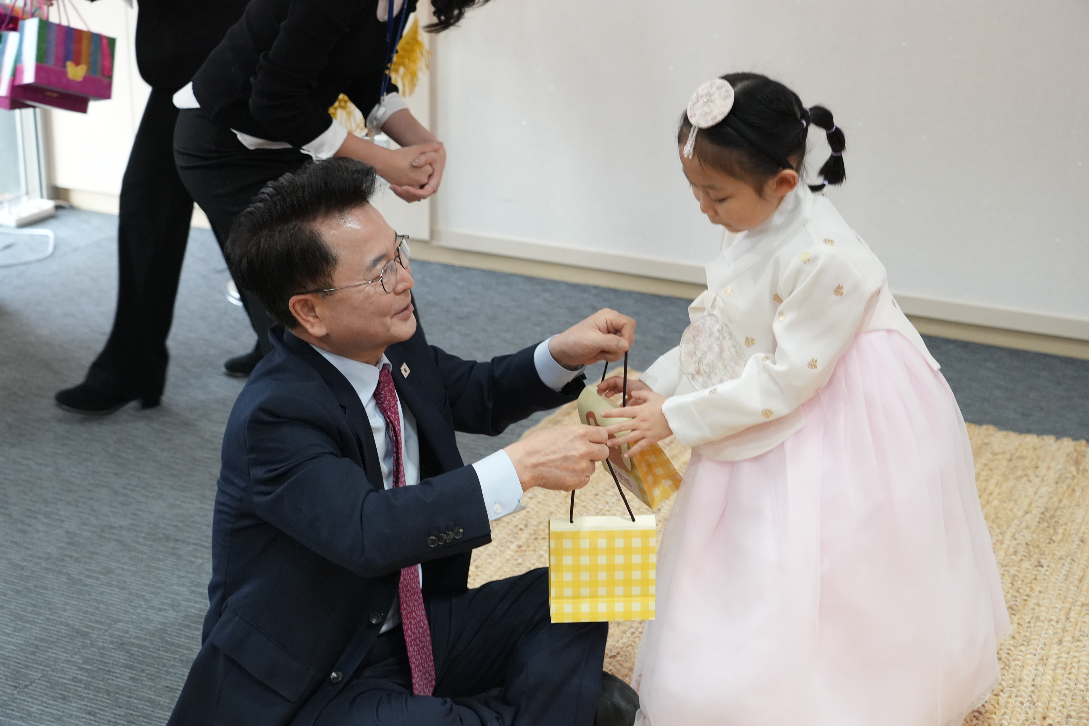 20260212 설날맞이 시청 어린이집 떡나누기 행사 (접견실)