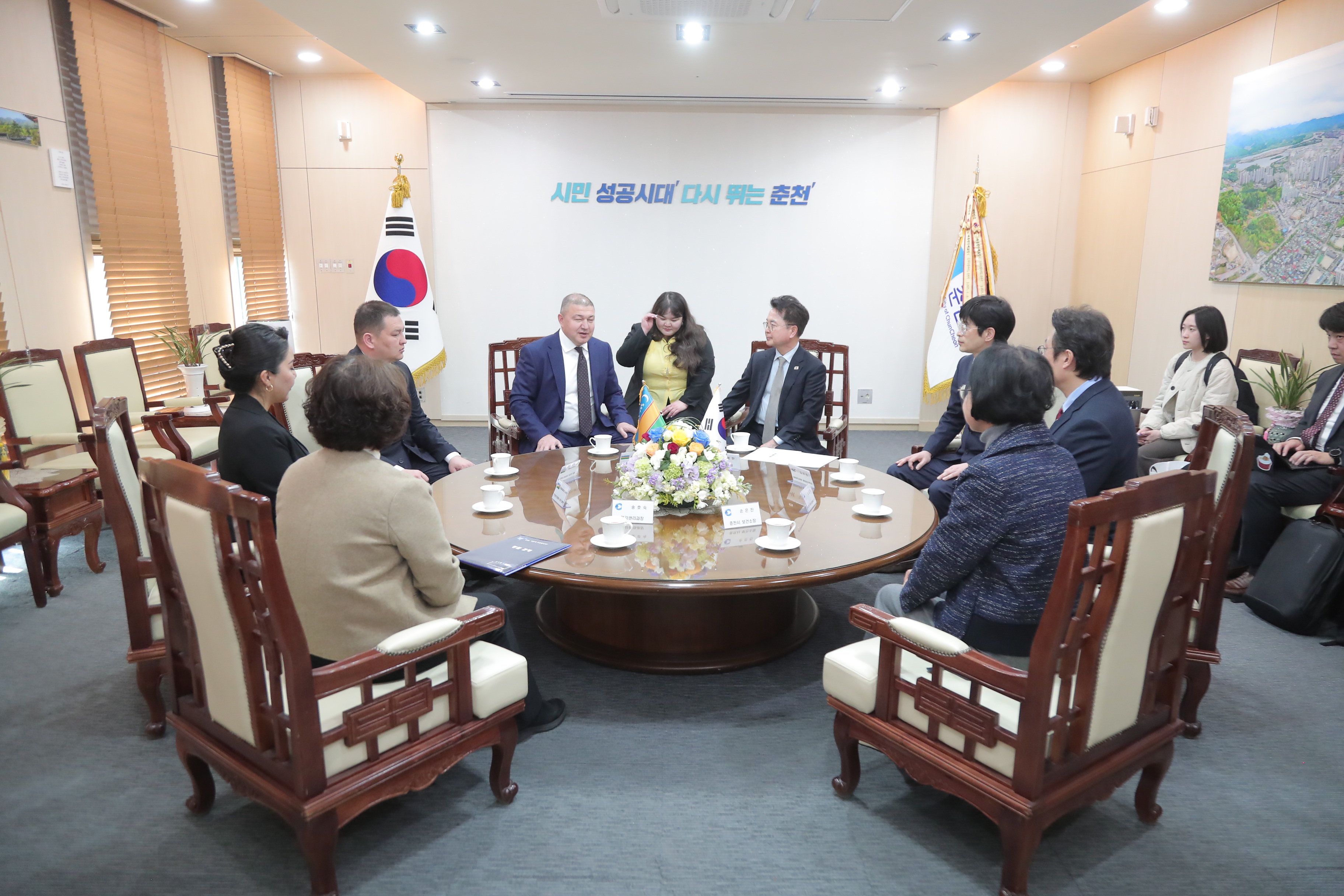 20260323 카라칼팍스탄 보건부 장차관 및 의료진 방문 (로비 접견실 중회의실)