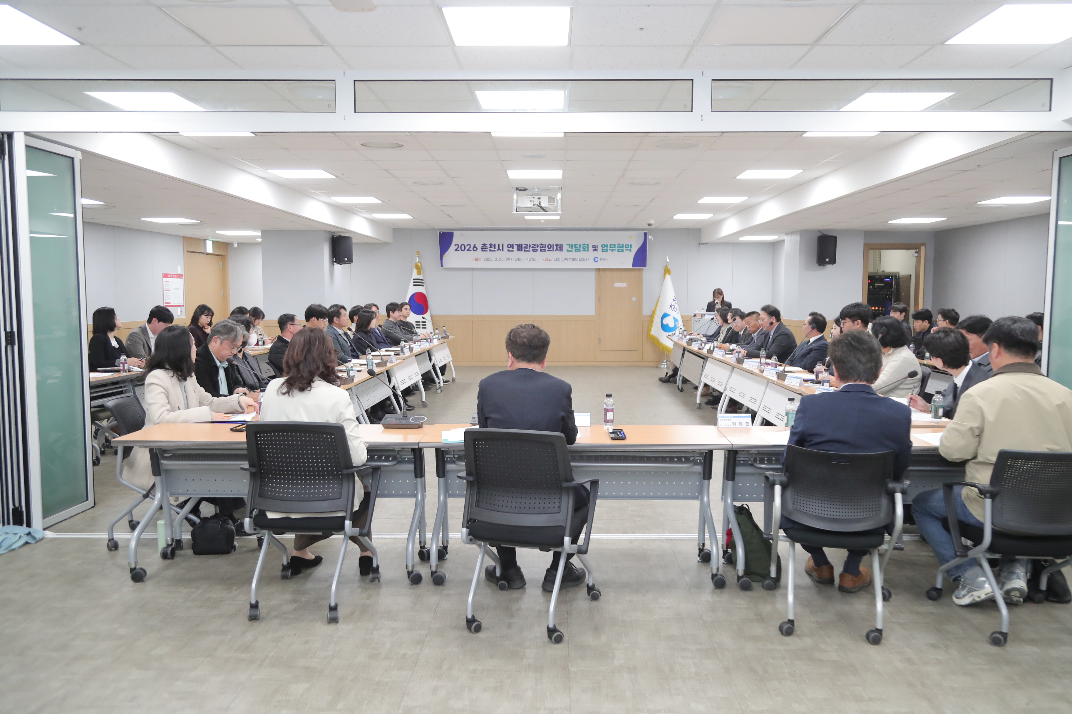 20260326 연계관광협의체 간담회 인사 및 봄내크루 팝업행사 (다목적회의실 로비)