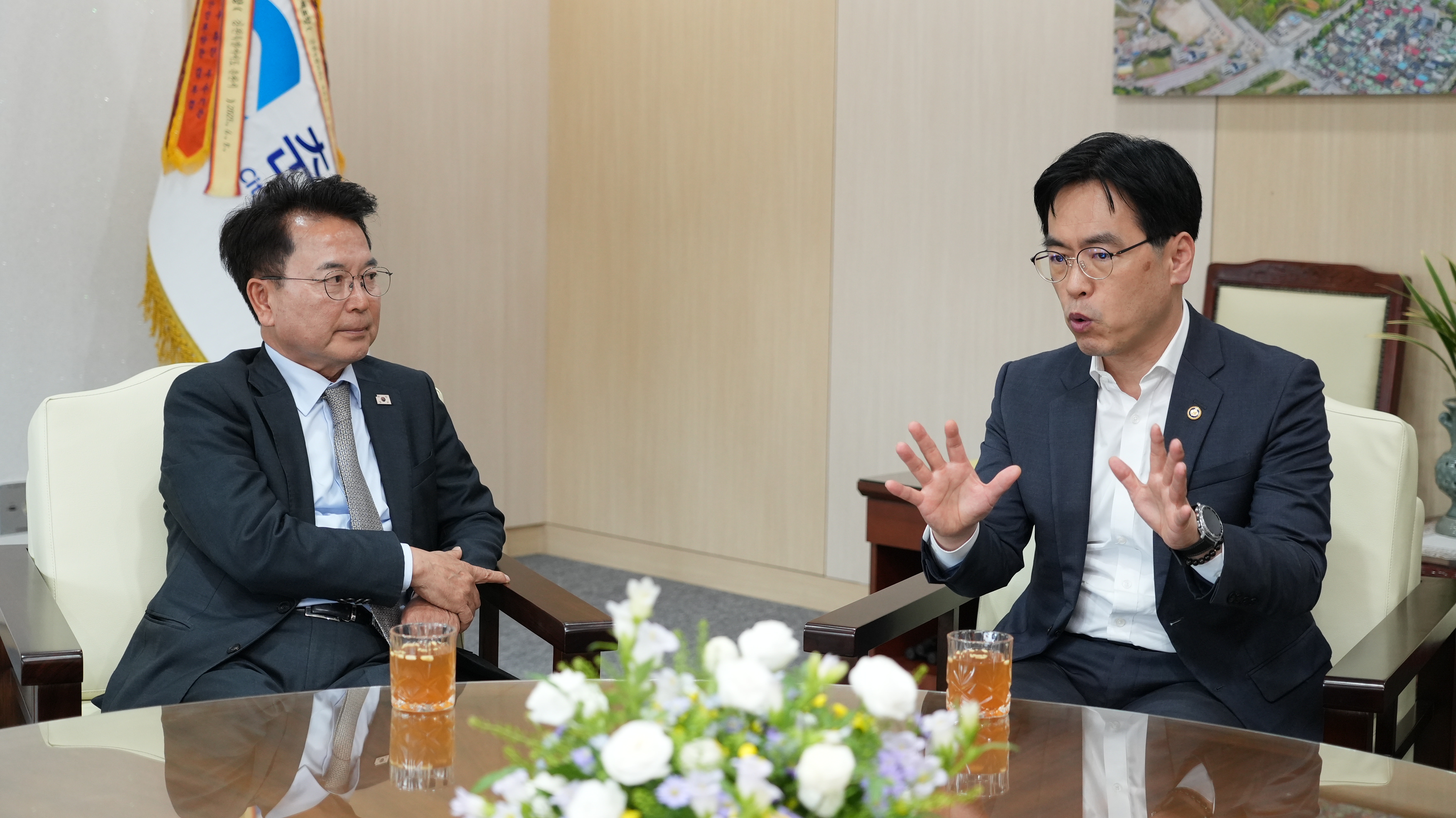 20260608 김민재 행안부 차관님 육동한 시장님 접견