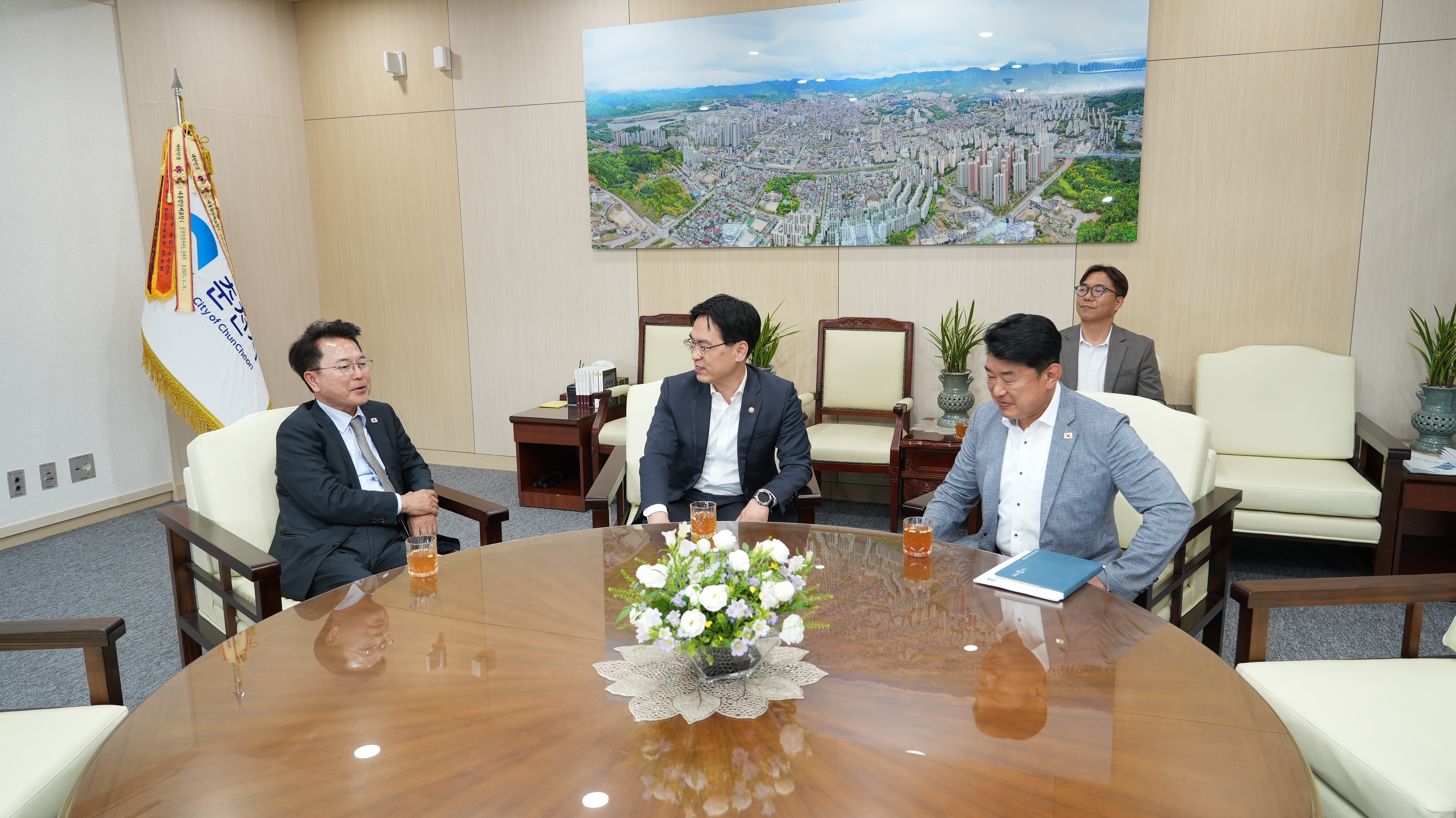 20260608 김민재 행안부 차관님 육동한 시장님 접견