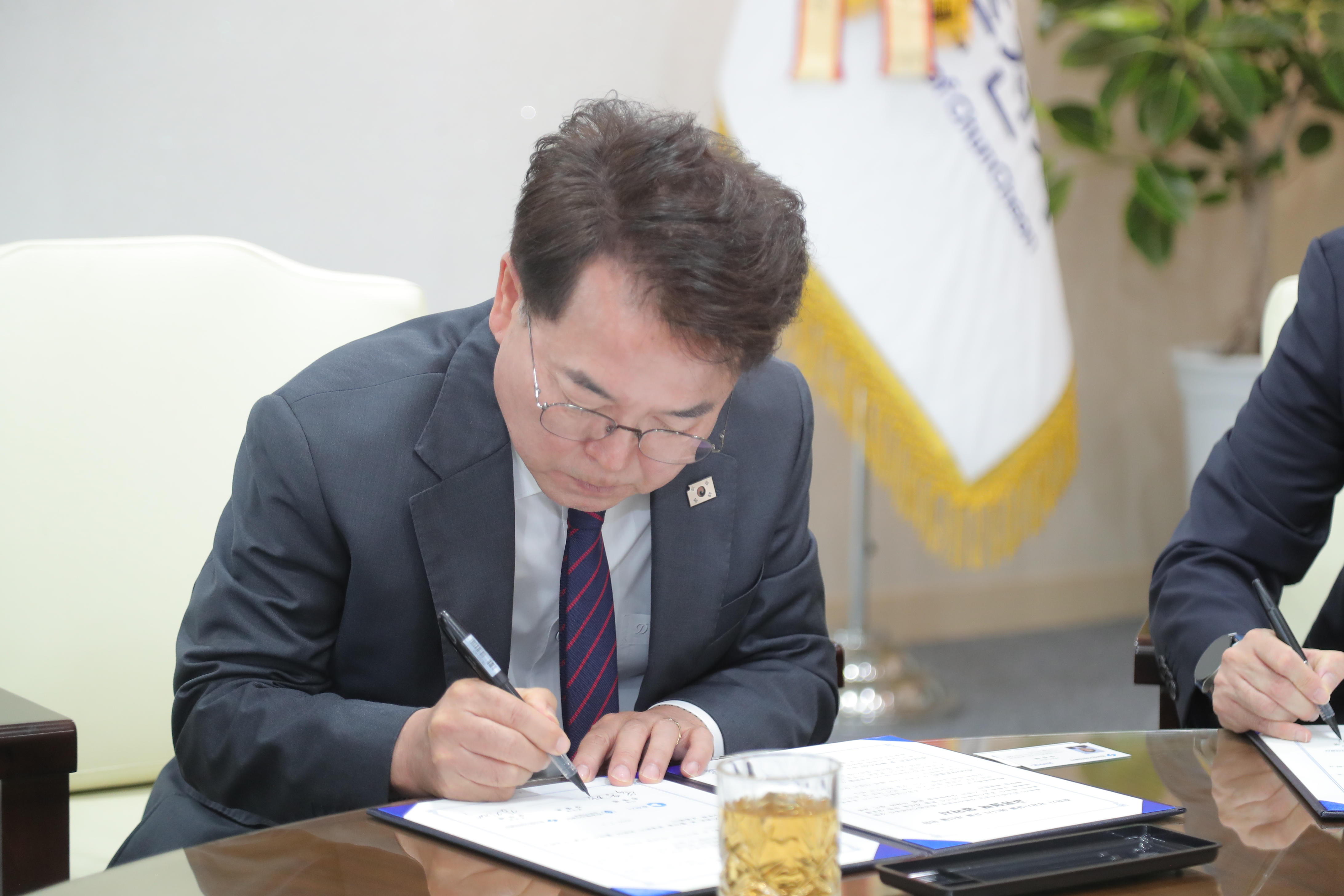 20260707 춘천 공공시설물 에너지 효율 개선 협약식 (접견실)